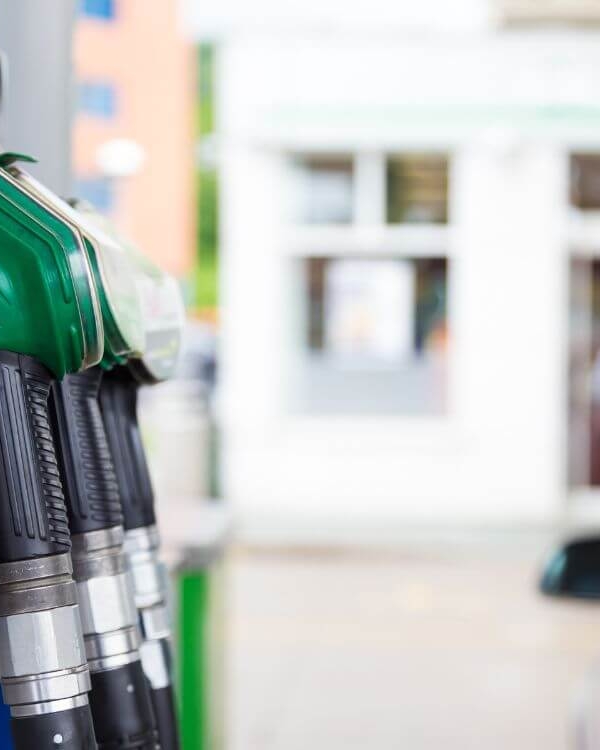 Baisse des prix du carburant en juin 2024 aux UAE