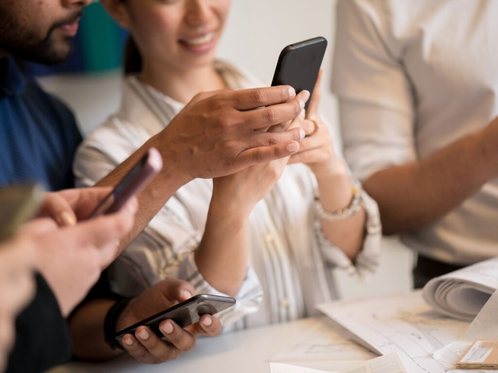 Emirates: mandatory advertising permits for content creators