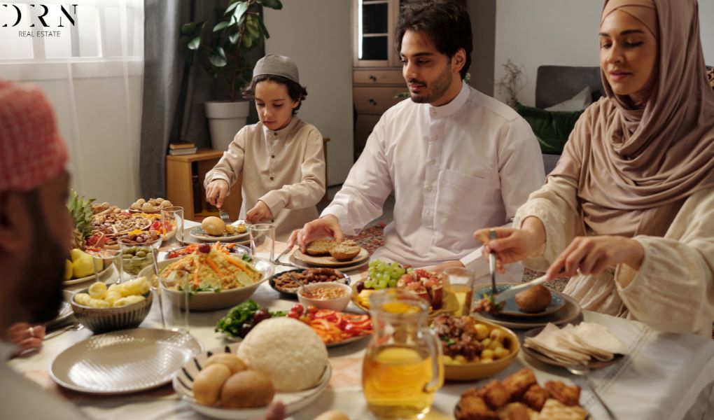 Comprendre les fêtes locales (Eid, Ramadan, National Day...) et leur impact sur les commerces et la vie quotidienne.