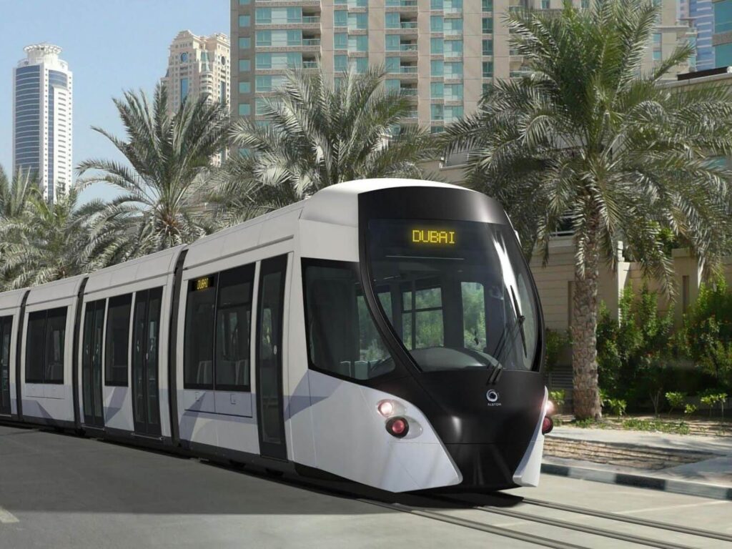 Dubaï teste un tram sans rails pour fluidifier le trafic