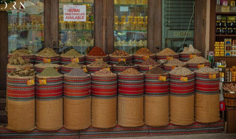 Guide des marchés et souks traditionnels à Dubaï (prix, négociations, incontournables)
